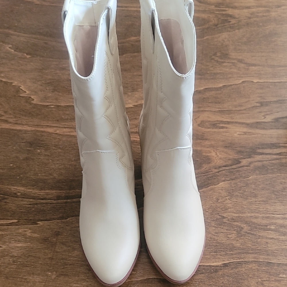 Mia Womens Size 7Elegant White Leather Boots